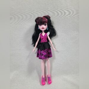 Monster High Draculaura First Day of School How Do You Boo Signature Doll.